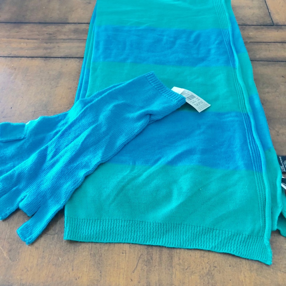 Scarf and glove set*